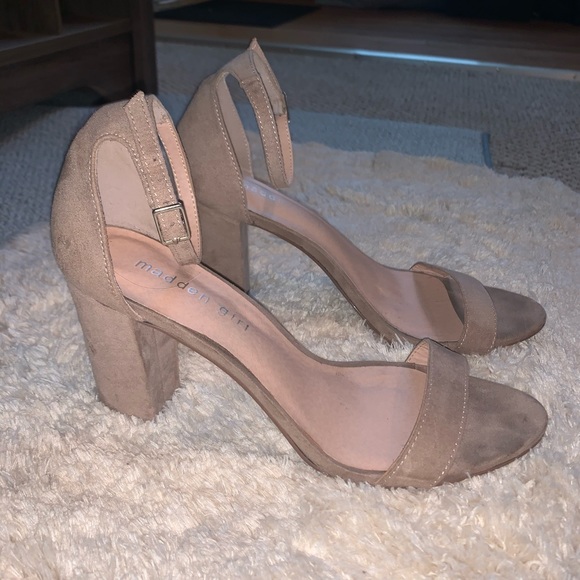 Women’s Heels - Picture 2 of 2